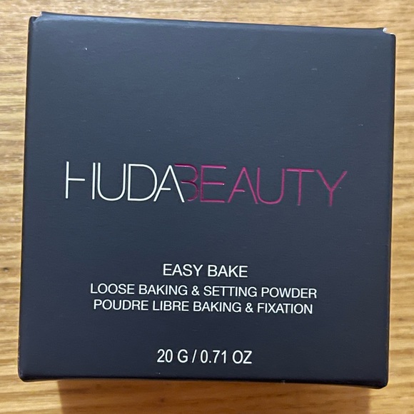 - LAST ONE!!NIB!! HUDA BEAUTY EASY BAKE LOOSE SETTING POWDER: CHERRY BLOSS… - Picture 3 of 9
